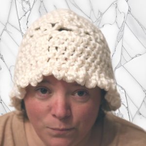 Bonnet clochette muguet acrylique